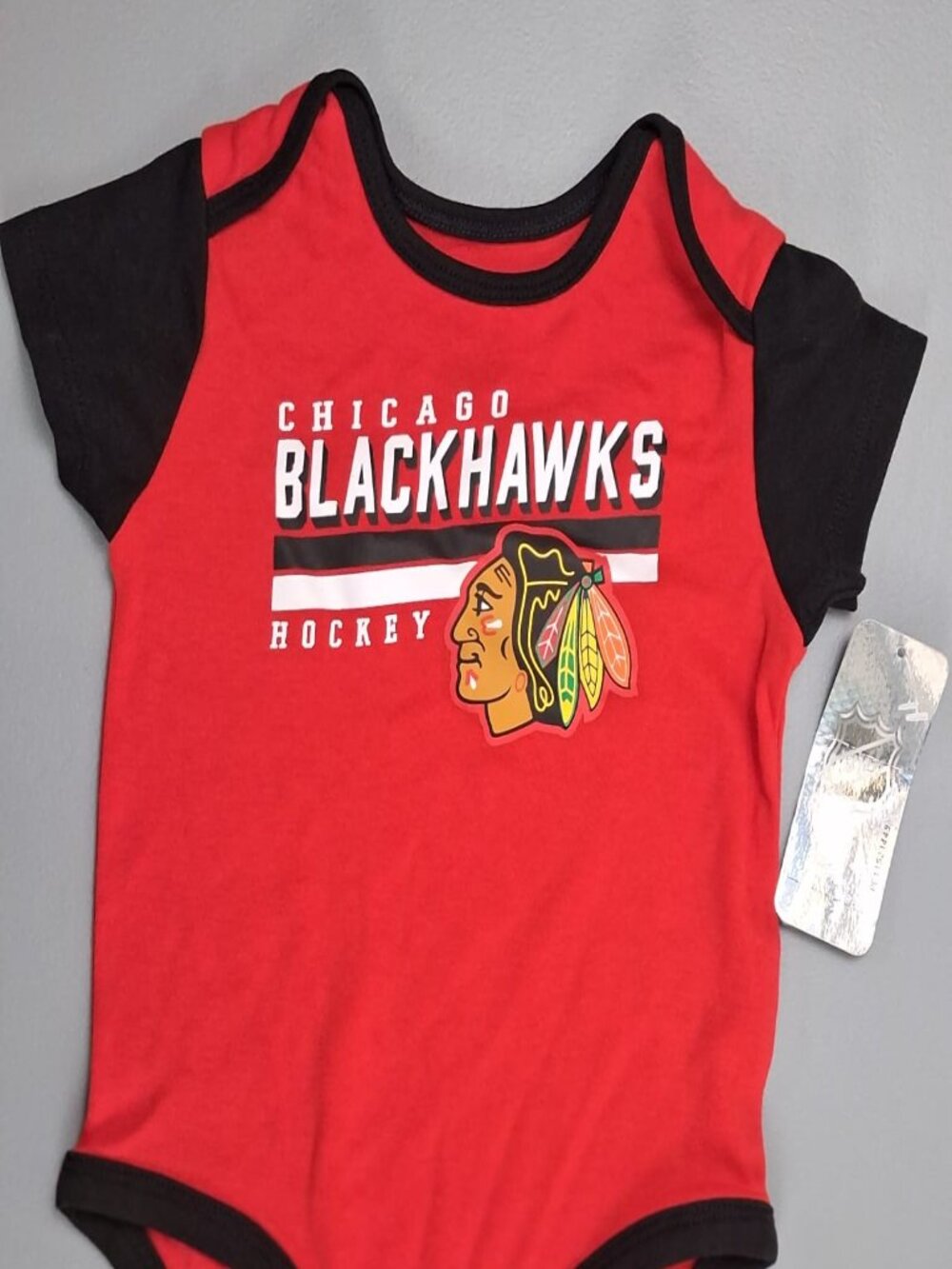 NWT NHL Chicago Blackhawks Infant Short Sleeve Bodysuit — Red & Black, 18M